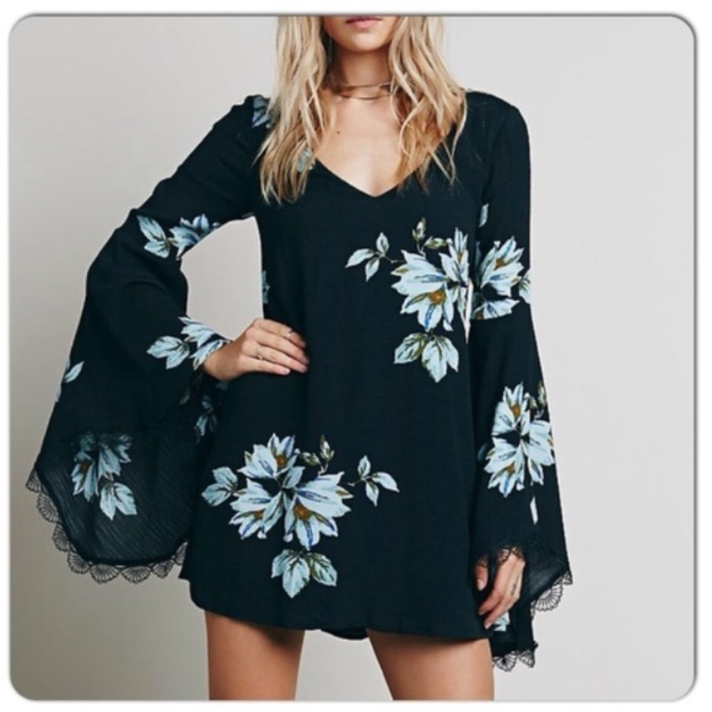 Free People boho bell-sleeve Wanderer dress - M